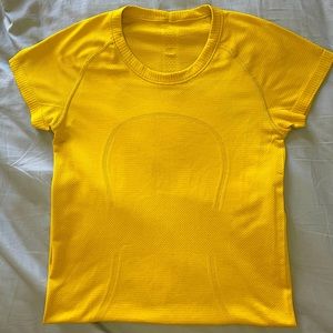 lululemon swiftly tech shirt SIZE 6